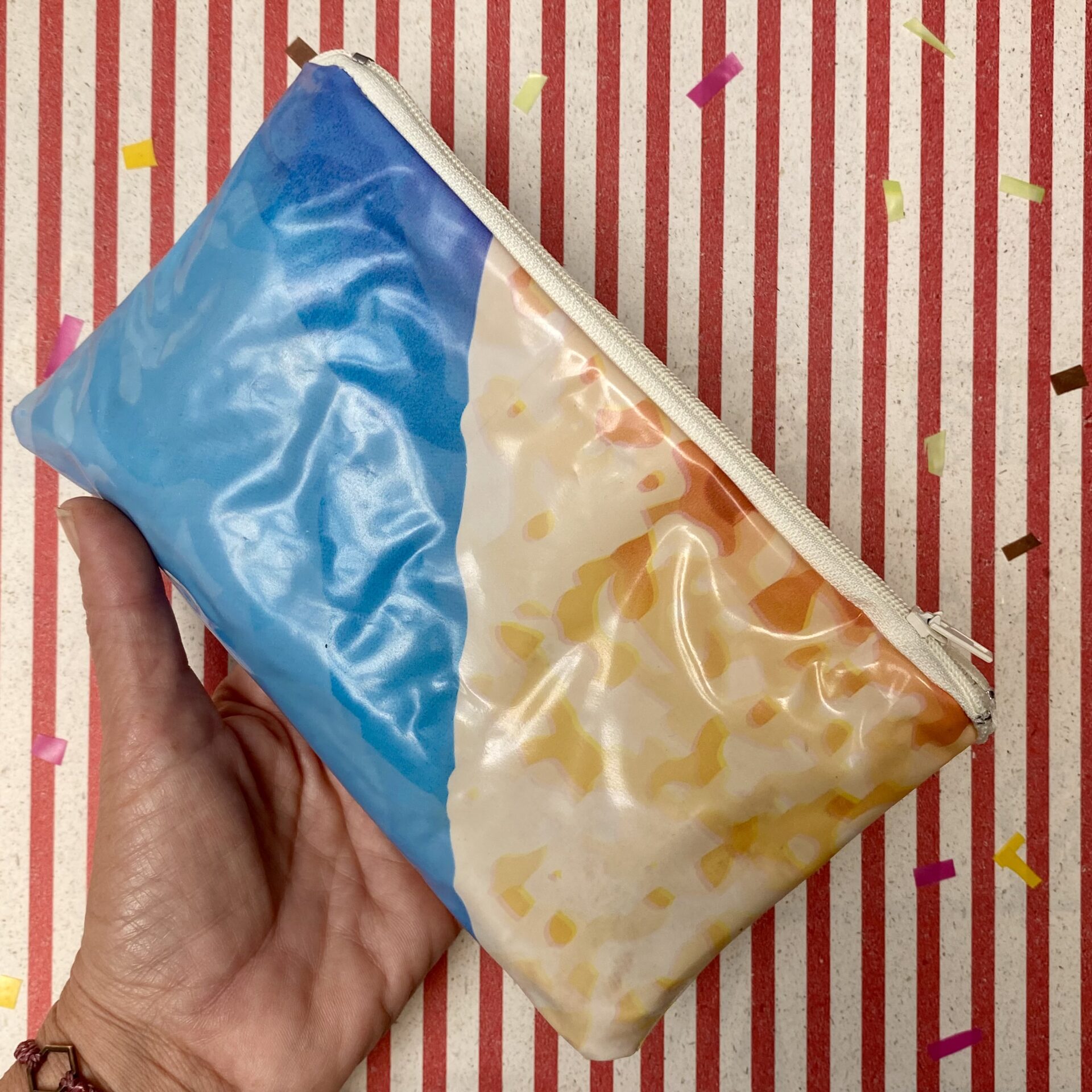 Upcycling Mäppchen aus Luftmatratze, aufblasbares Eis, Sorte: Kaugummi/ Zitrone, wasserabweisend