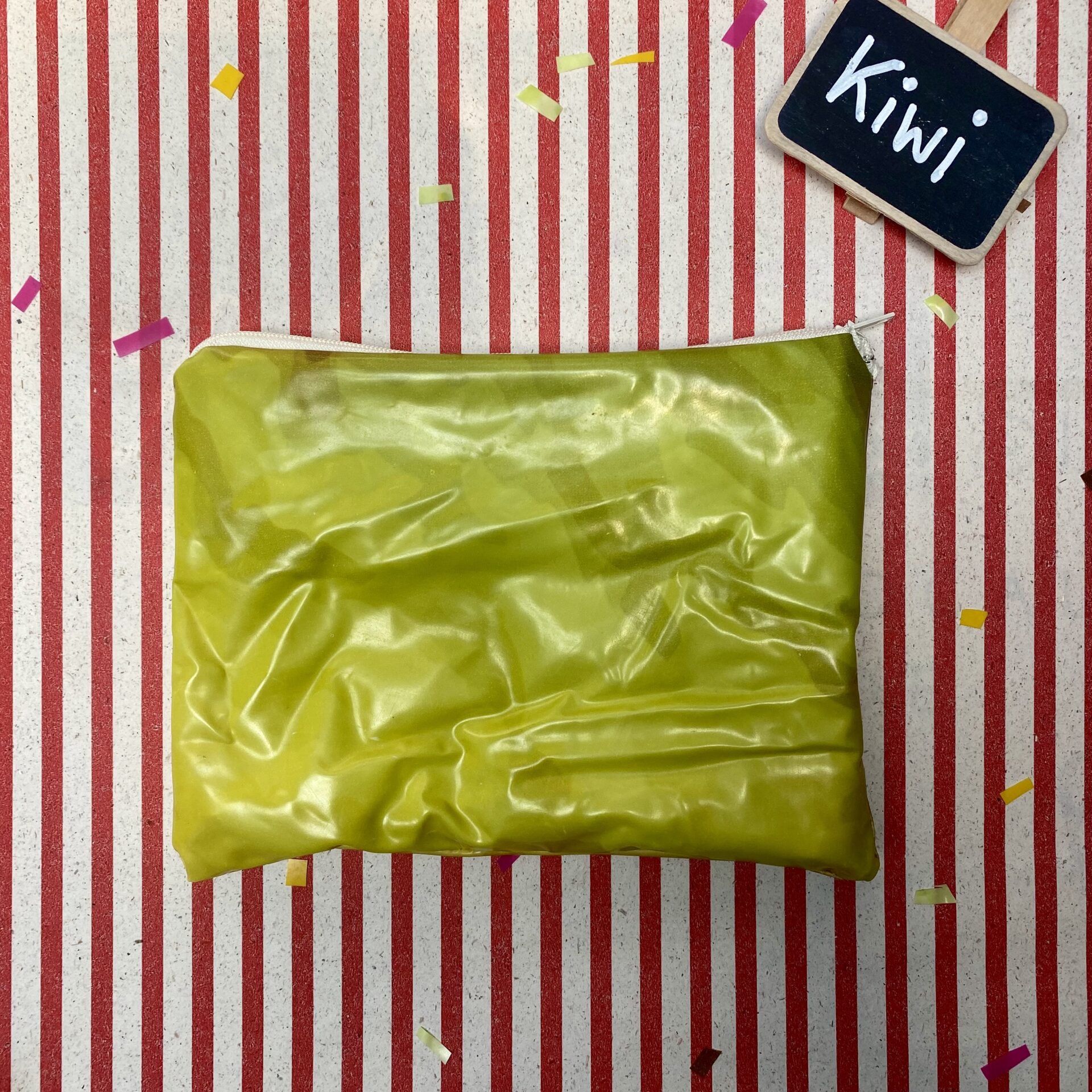 Upcycling Mäppchen aus Luftmatratze, aufblasbares Eis, Sorte: Kiwi, wasserabweisend