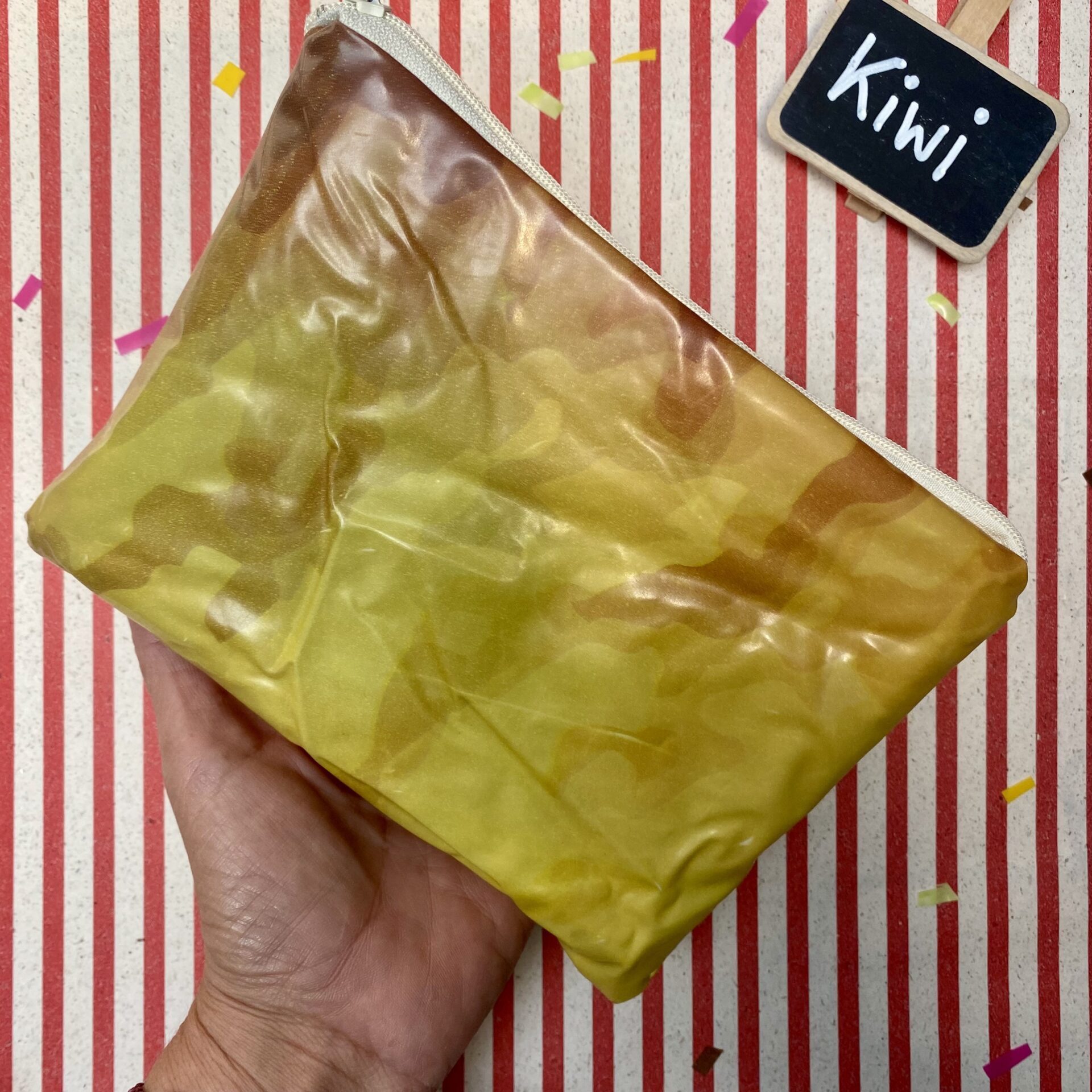 Upcycling Mäppchen aus Luftmatratze, aufblasbares Eis, Sorte: Kiwi, wasserabweisend