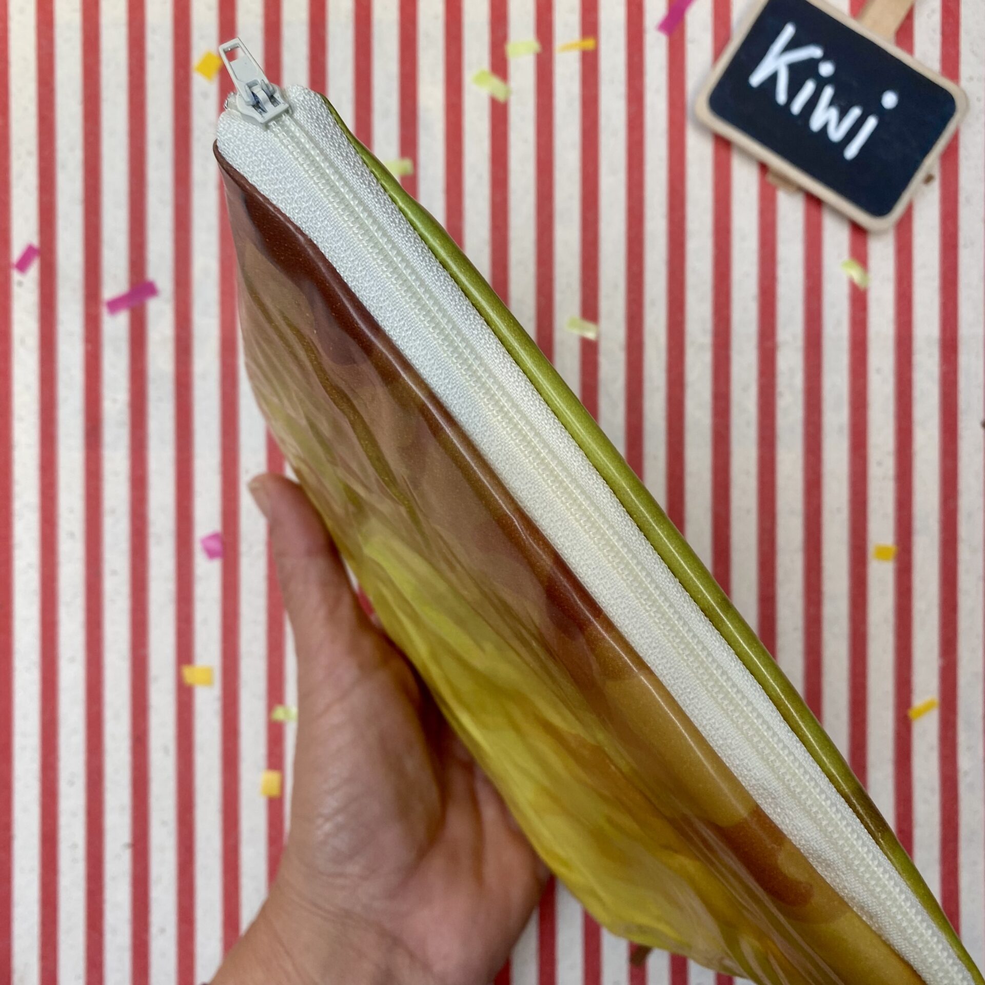 Upcycling Mäppchen aus Luftmatratze, aufblasbares Eis, Sorte: Kiwi, wasserabweisend