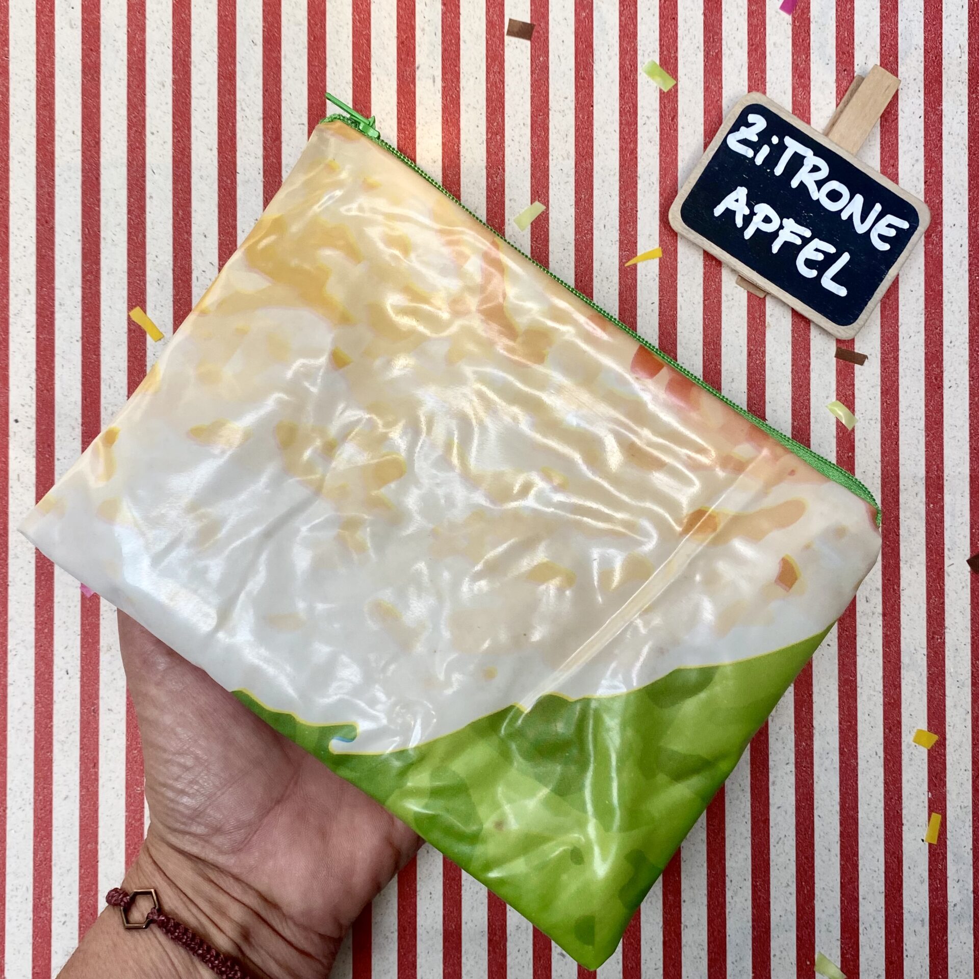 Upcycling Mäppchen aus Luftmatratze, aufblasbares Eis, Sorte: Zitrone/ Apfel, wasserabweisend