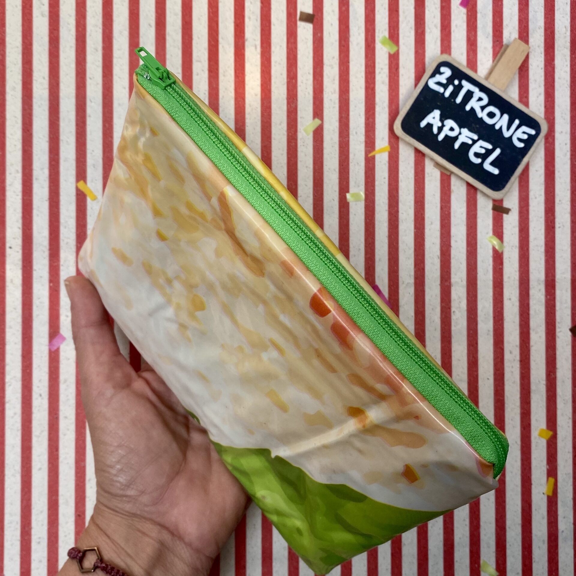 Upcycling Mäppchen aus Luftmatratze, aufblasbares Eis, Sorte: Zitrone/ Apfel, wasserabweisend
