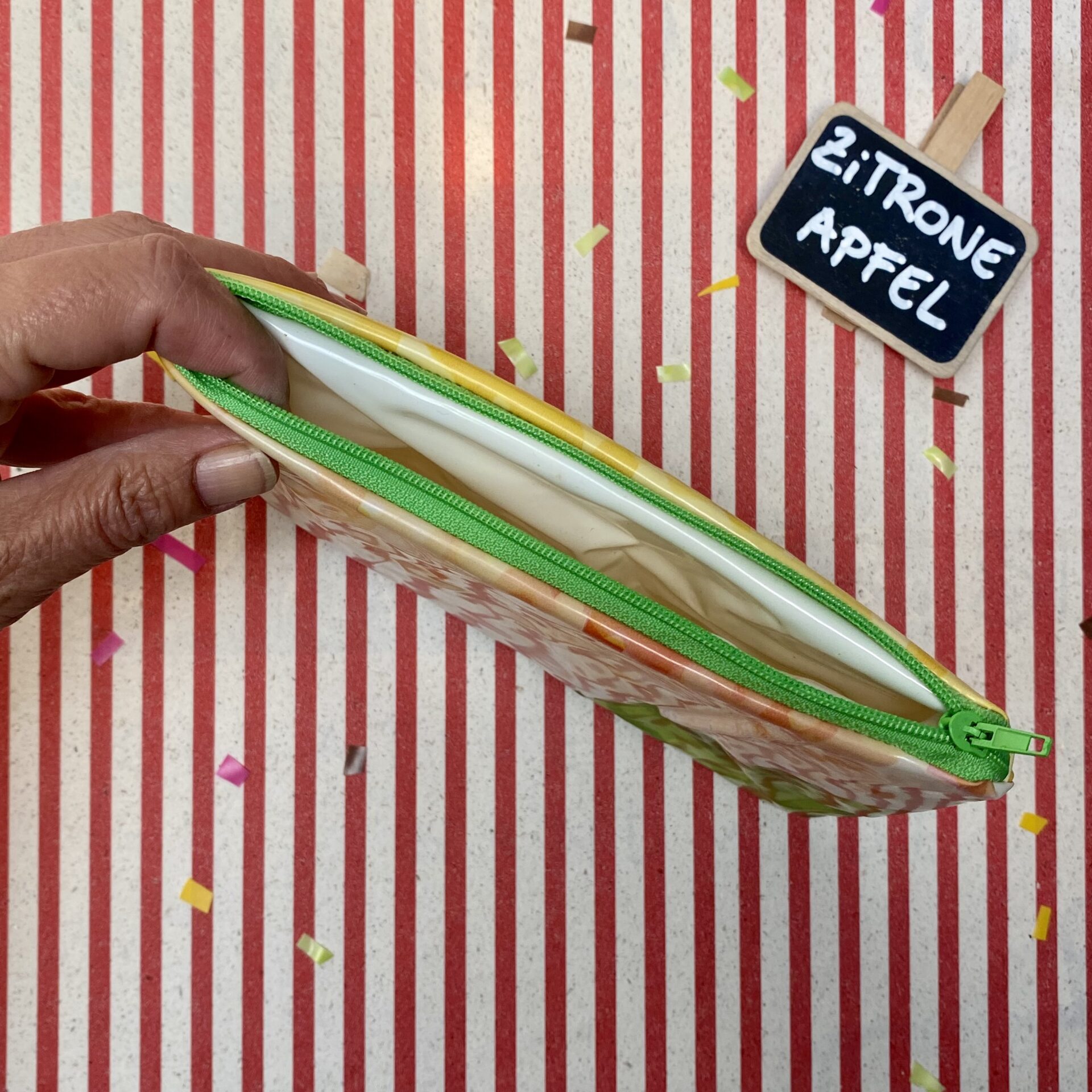 Upcycling Mäppchen aus Luftmatratze, aufblasbares Eis, Sorte: Zitrone/ Apfel, wasserabweisend