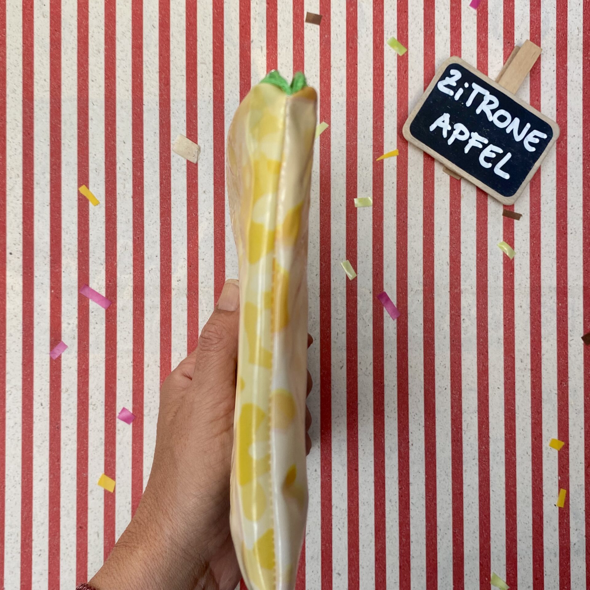 Upcycling Mäppchen aus Luftmatratze, aufblasbares Eis, Sorte: Zitrone/ Apfel, wasserabweisend