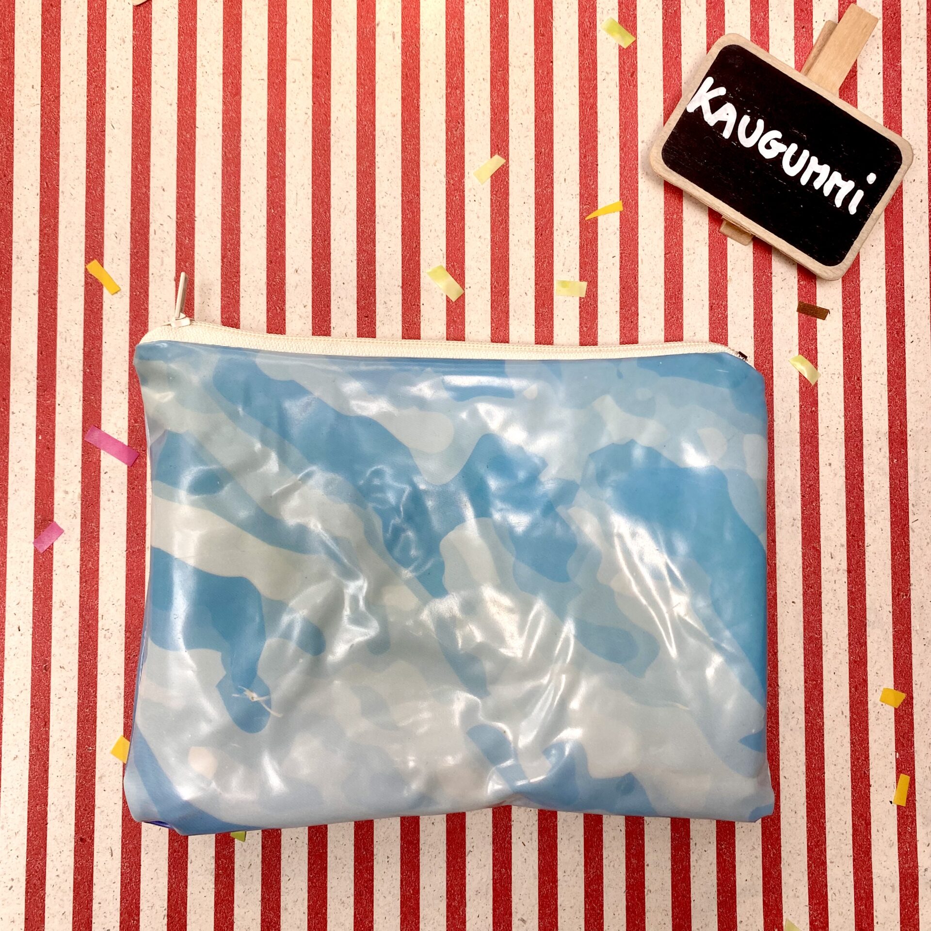 Upcycling Mäppchen aus Luftmatratze, aufblasbares Eis, Camouflage blau, Sorte: Kaugummi, wasserabweisend