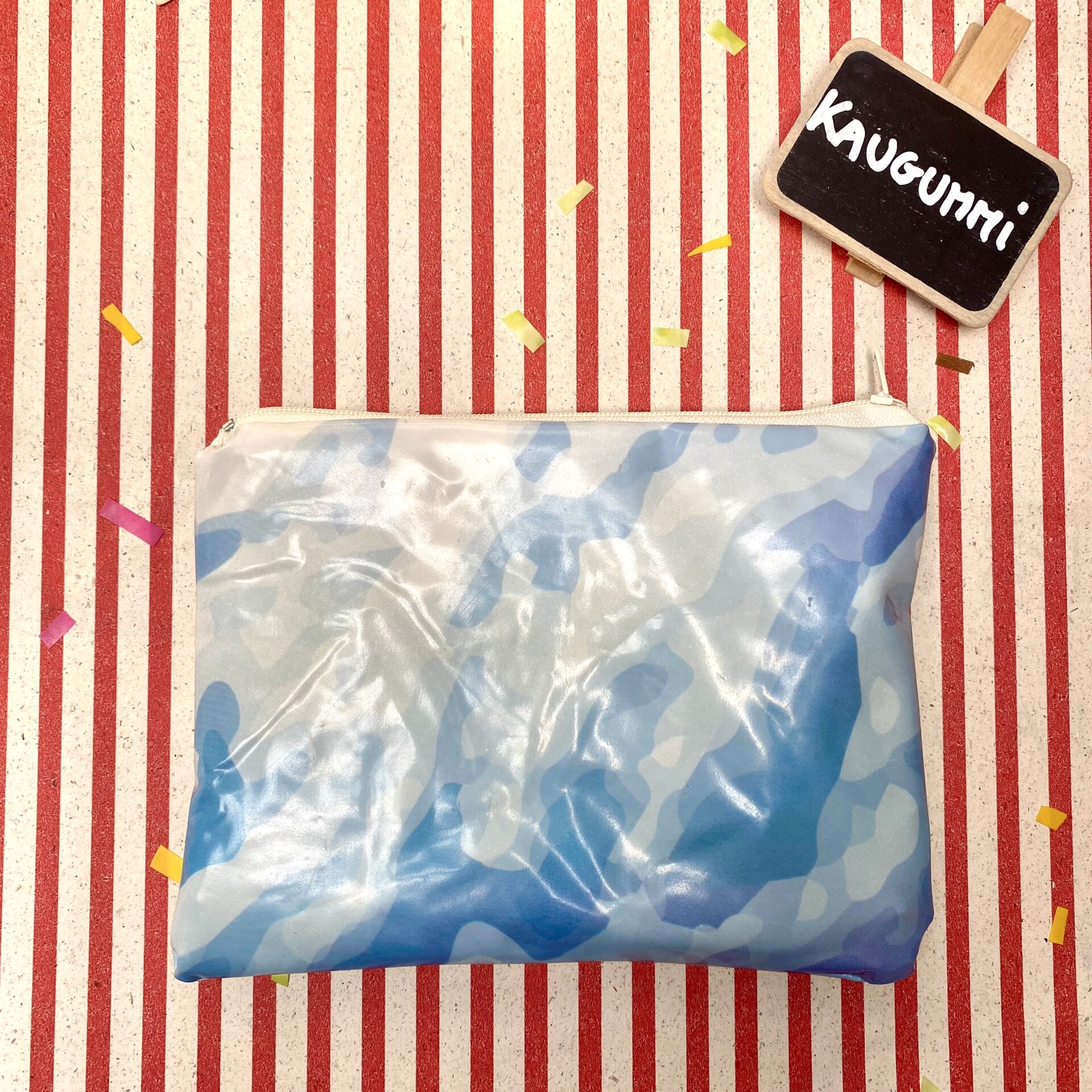 Upcycling Mäppchen aus Luftmatratze, aufblasbares Eis, Camouflage blau, Sorte: Kaugummi, wasserabweisend