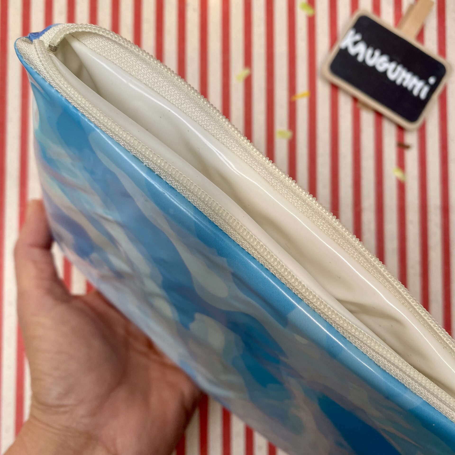 Upcycling Mäppchen aus Luftmatratze, aufblasbares Eis, Camouflage blau, Sorte: Kaugummi, wasserabweisend