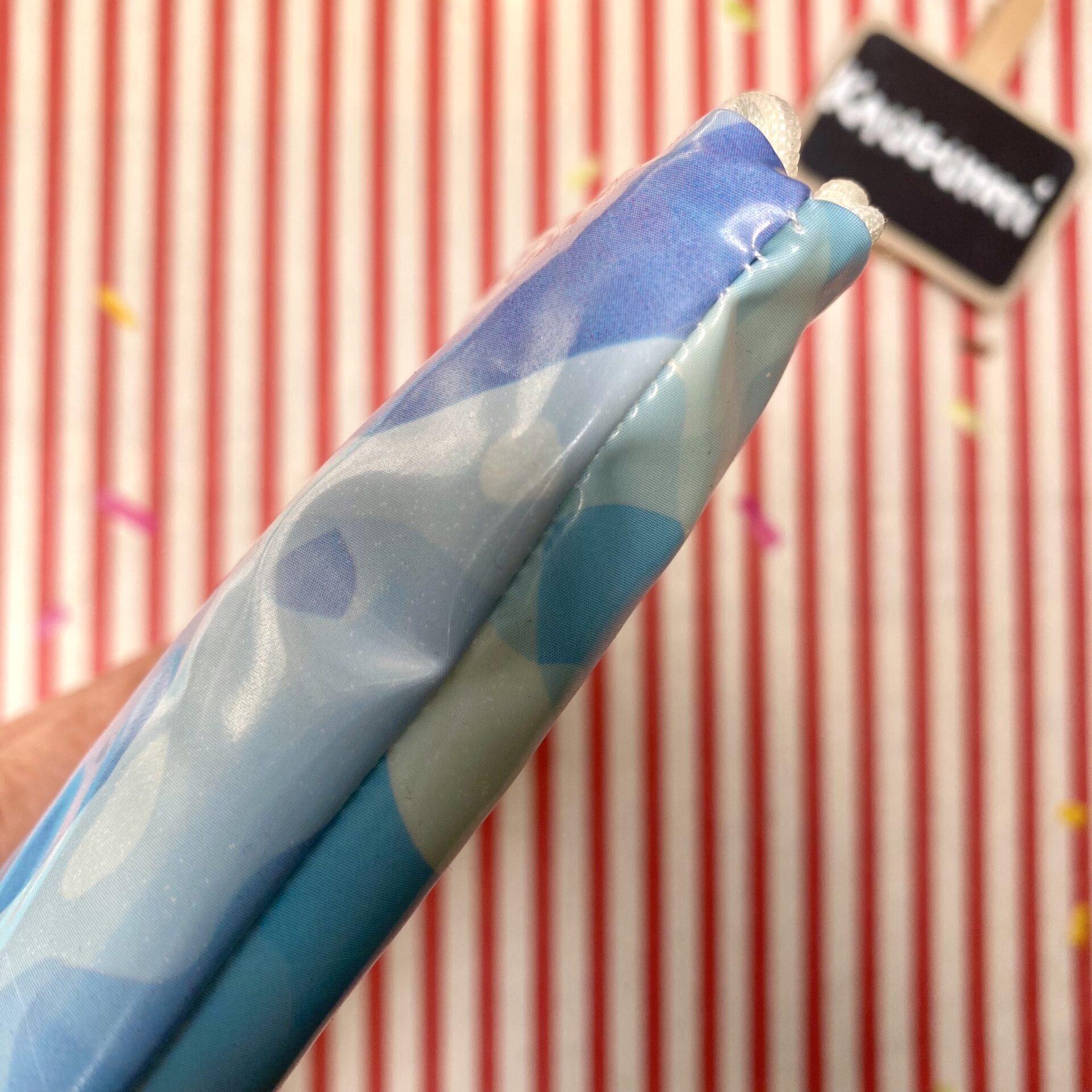 Upcycling Mäppchen aus Luftmatratze, aufblasbares Eis, Camouflage blau, Sorte: Kaugummi, wasserabweisend