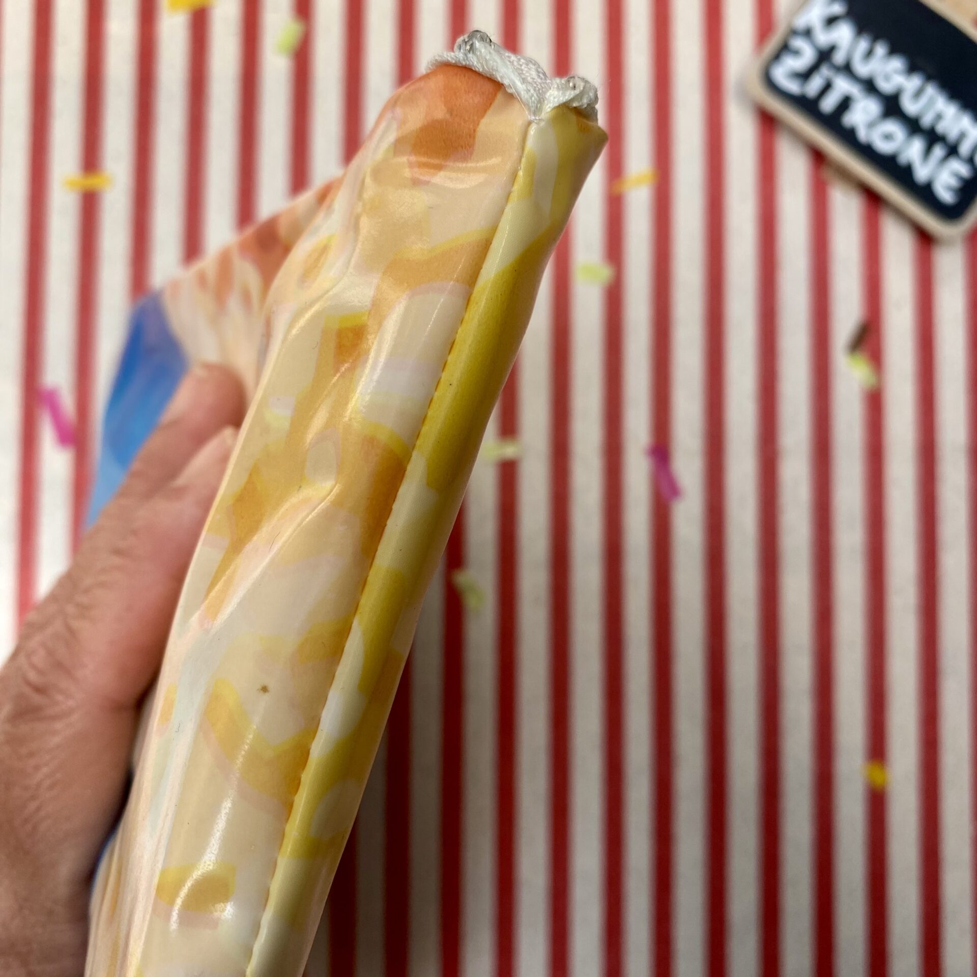 Upcycling Mäppchen aus Luftmatratze, aufblasbares Eis, Sorte: Kaugummi/ Zitrone, wasserabweisend