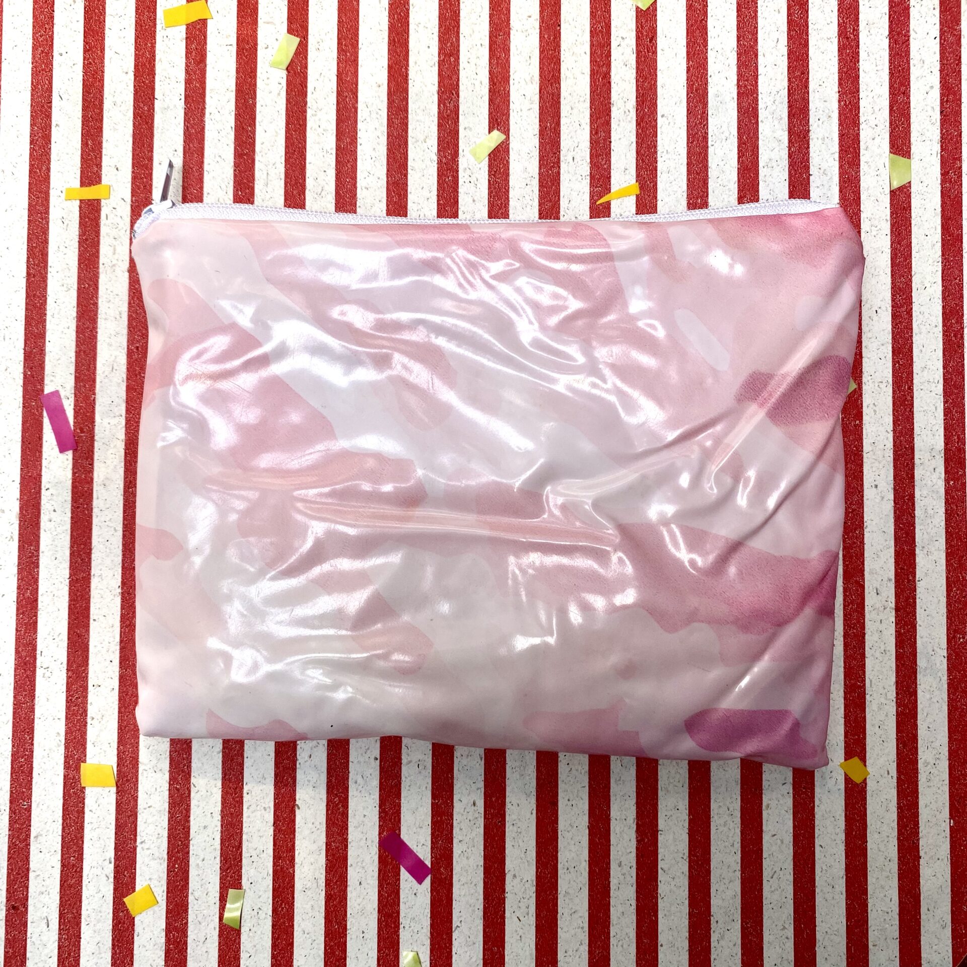 Upcycling Mäppchen aus Luftmatratze, Camouflage rosa, Sorte: Erdbeer, wasserabweisend