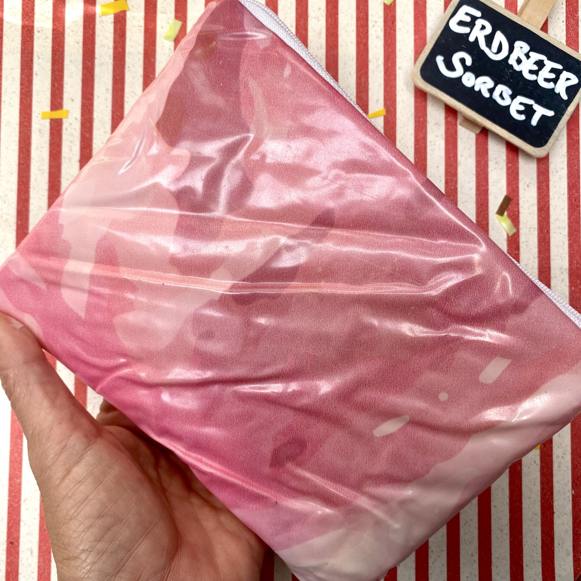 Upcycling Mäppchen aus Luftmatratze, Camouflage rosa, Sorte: Erdbeer, wasserabweisend