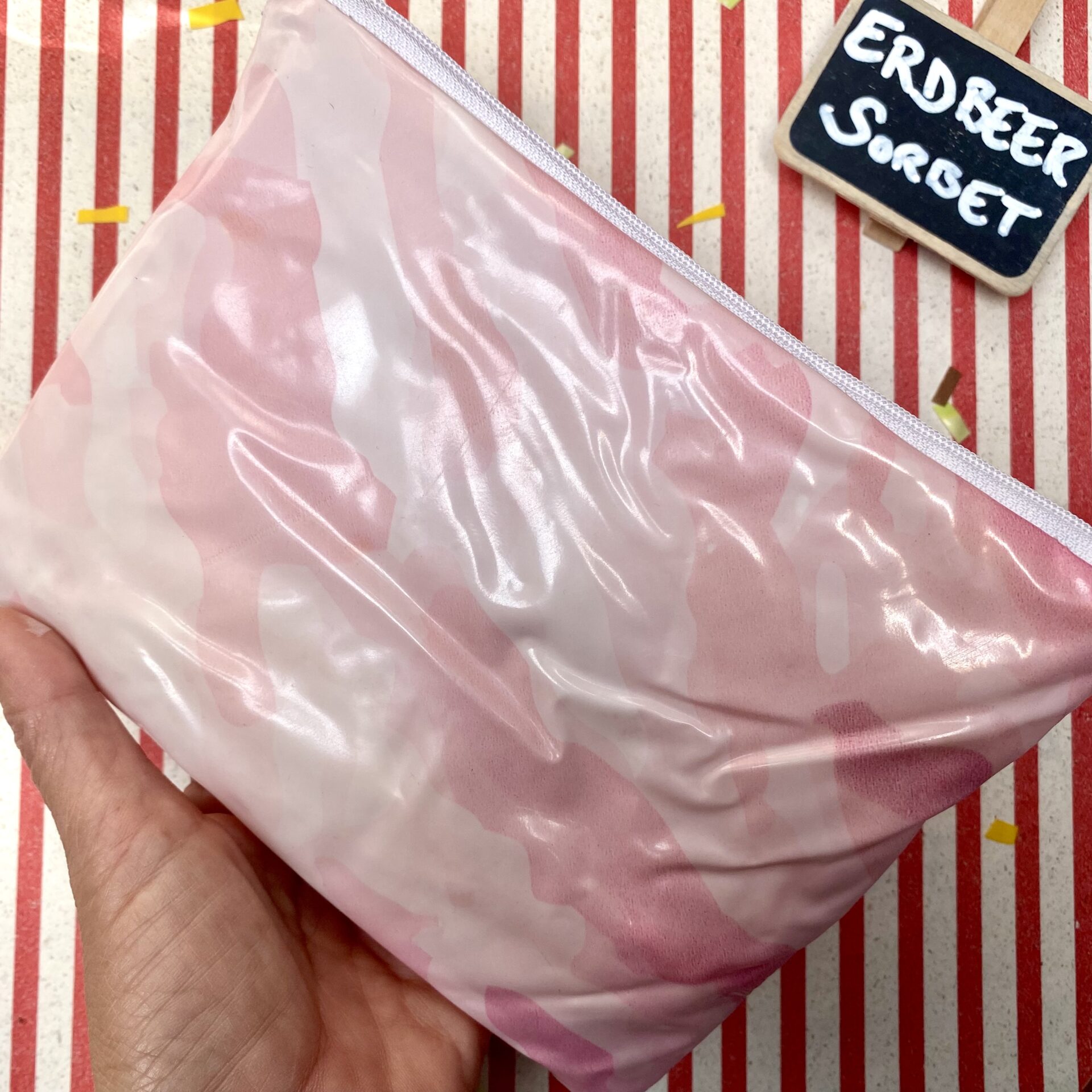 Upcycling Mäppchen aus Luftmatratze, Camouflage rosa, Sorte: Erdbeer, wasserabweisend