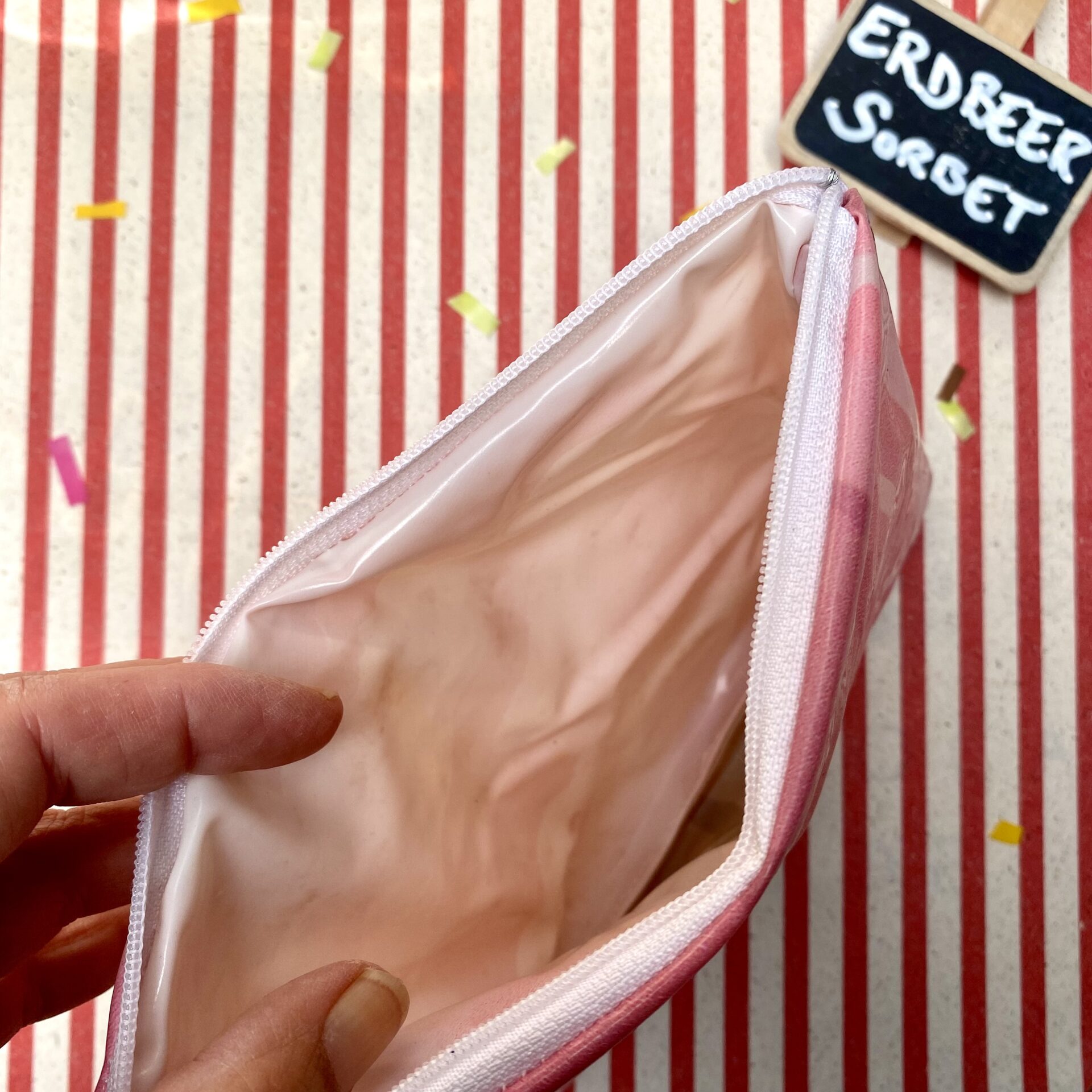 Upcycling Mäppchen aus Luftmatratze, Camouflage rosa, Sorte: Erdbeer, wasserabweisend