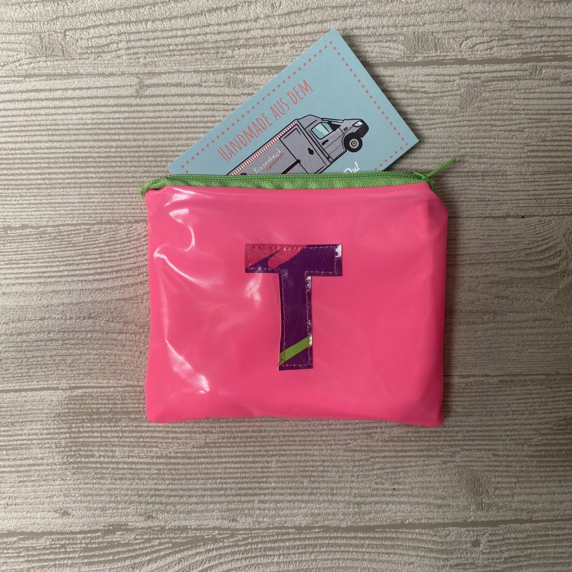 Upcycling Taschen aus ehemaligen Schwimmspielzeugen mit Buchstaben, bunt, wasserabweisend mit Innenfutter und Reissverschluss