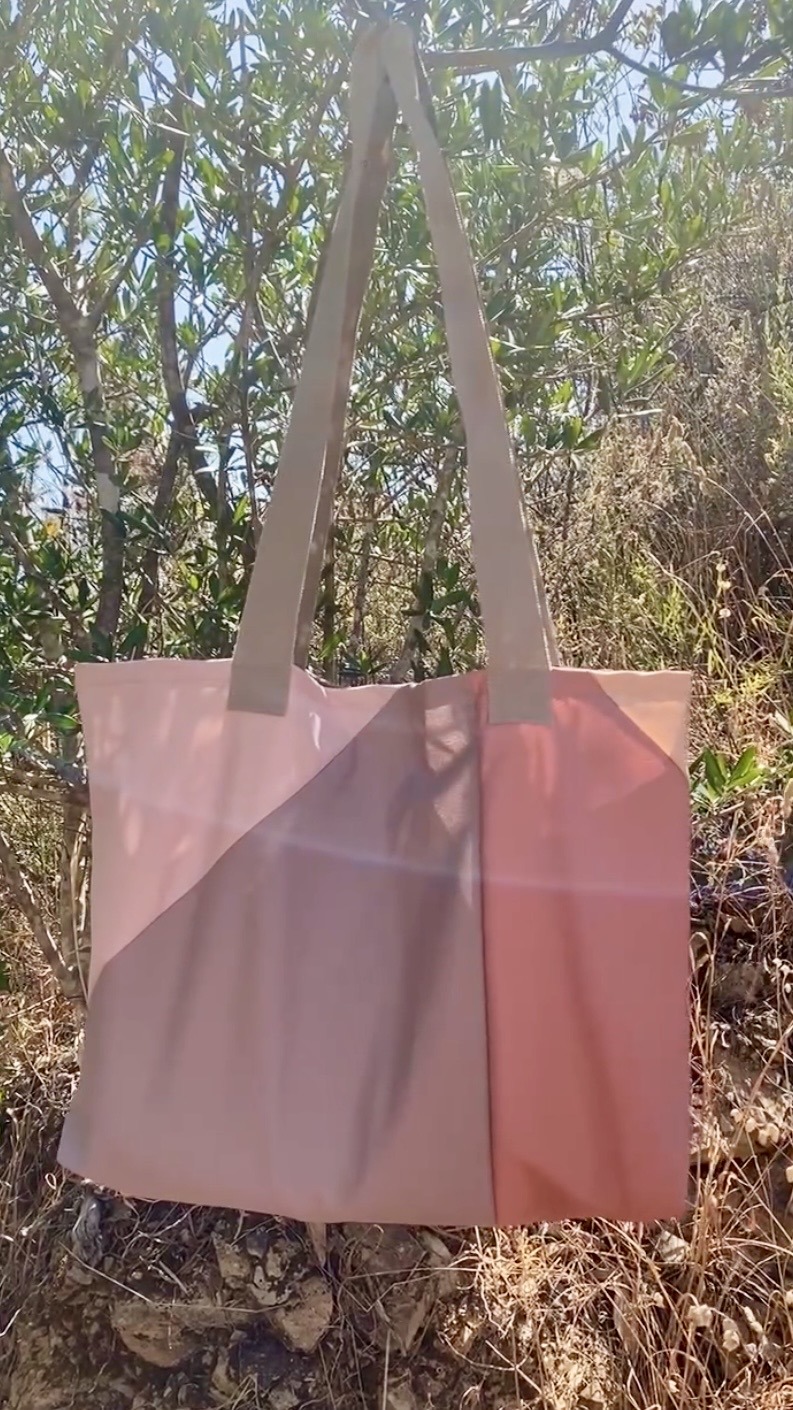 Strandtasche/ Shopping Bag "Monte Clérigo" aus recyceltem Sonnenschirm; leichte, wasserabweisende Upcycling Tasche für Strand, Einkauf & Urlaub – Bild 5