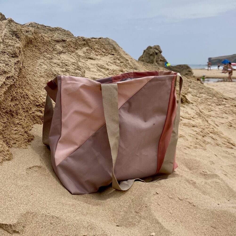 Strandtasche/ Shopping Bag "Monte Clérigo" aus recyceltem Sonnenschirm; leichte, wasserabweisende Upcycling Tasche für Strand, Einkauf & Urlaub