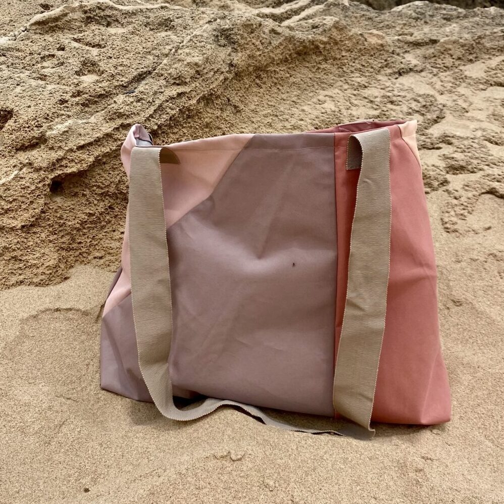 Strandtasche/ Shopping Bag "Monte Clérigo" aus recyceltem Sonnenschirm; leichte, wasserabweisende Upcycling Tasche für Strand, Einkauf & Urlaub