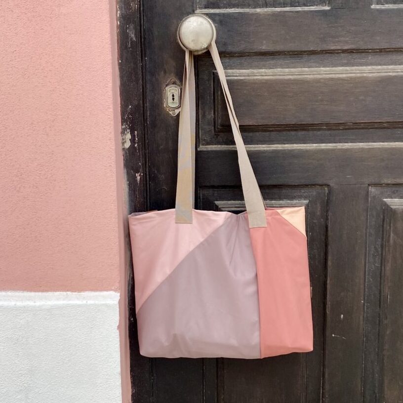 Strandtasche/ Shopping Bag "Monte Clérigo" aus recyceltem Sonnenschirm; leichte, wasserabweisende Upcycling Tasche für Strand, Einkauf & Urlaub