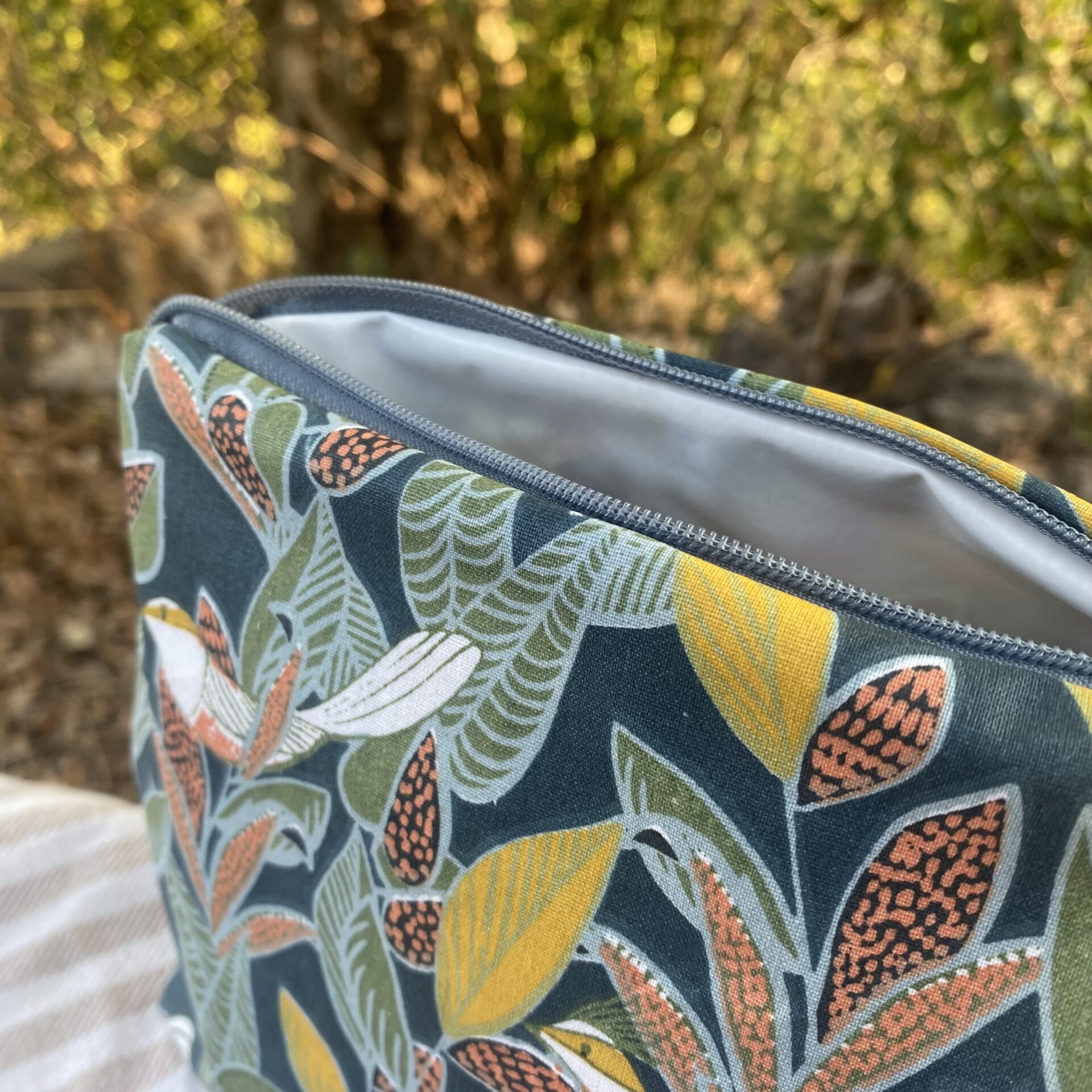 Wetbag/ Nasstasche/ Kosmetiktasche mit Blättern und Vögeln