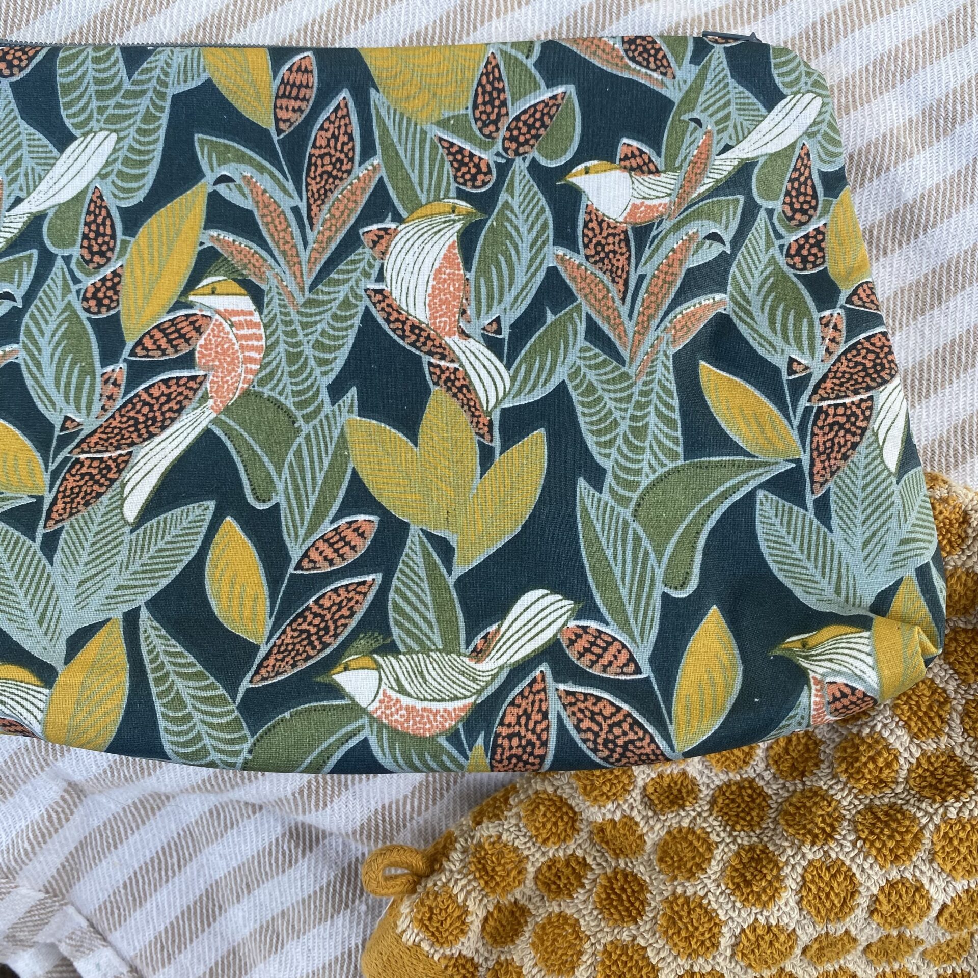 Wetbag/ Nasstasche/ Kosmetiktasche mit Blättern und Vögeln