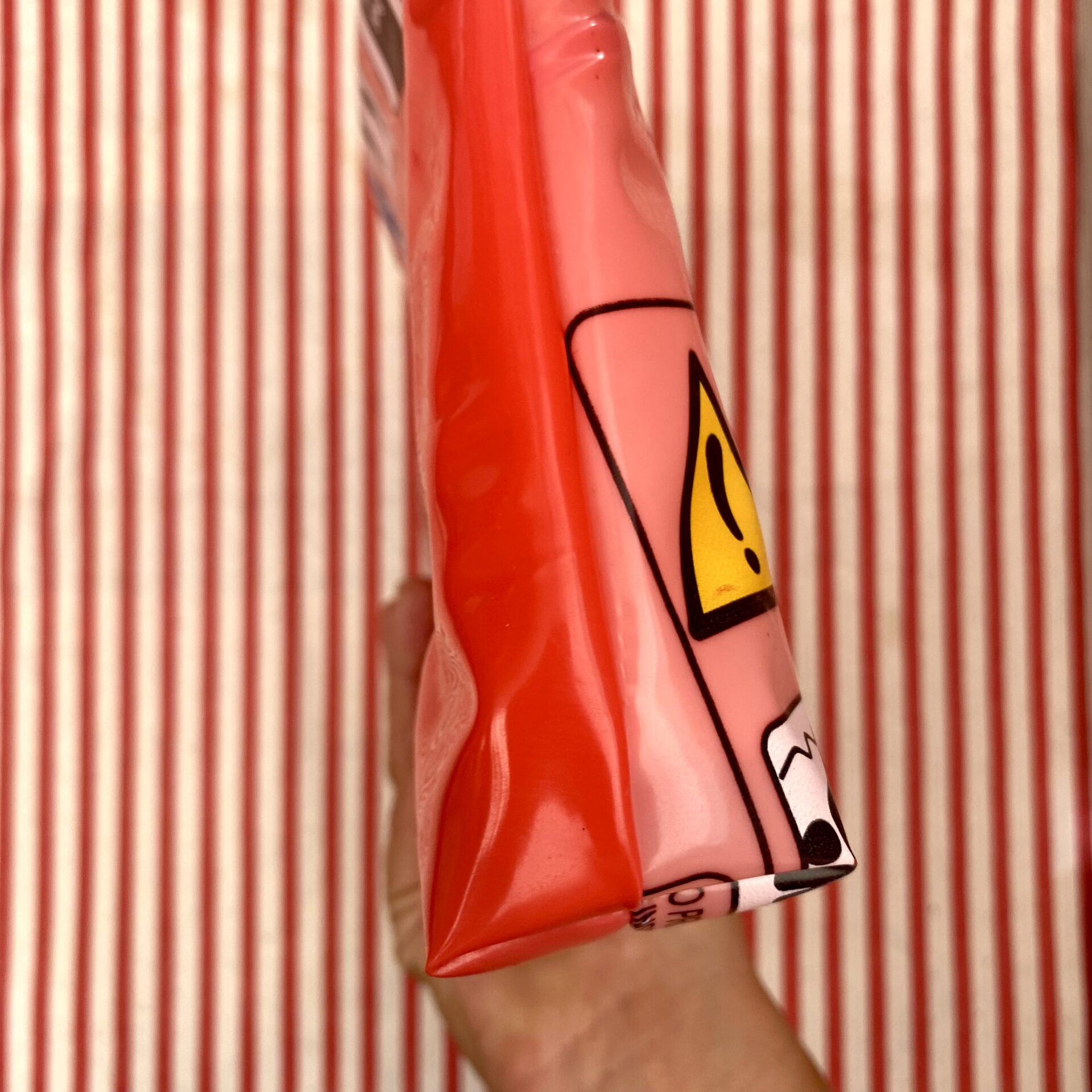 Upcycling Nasstasche aus Schwimmspielzeug mit Sicherheitsanweisungen, rot/ rosa