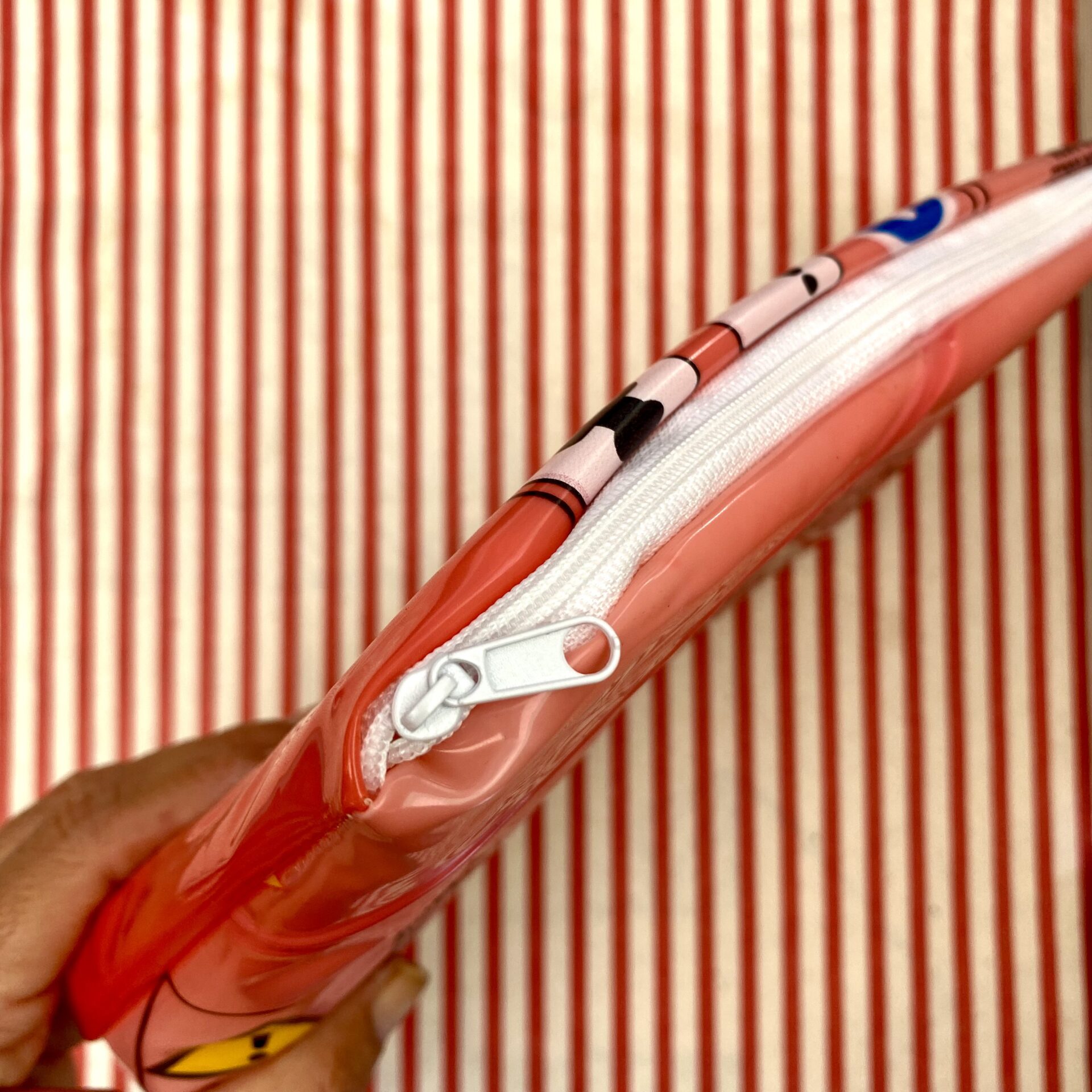 Upcycling Nasstasche aus Schwimmspielzeug mit Sicherheitsanweisungen, rot/ rosa