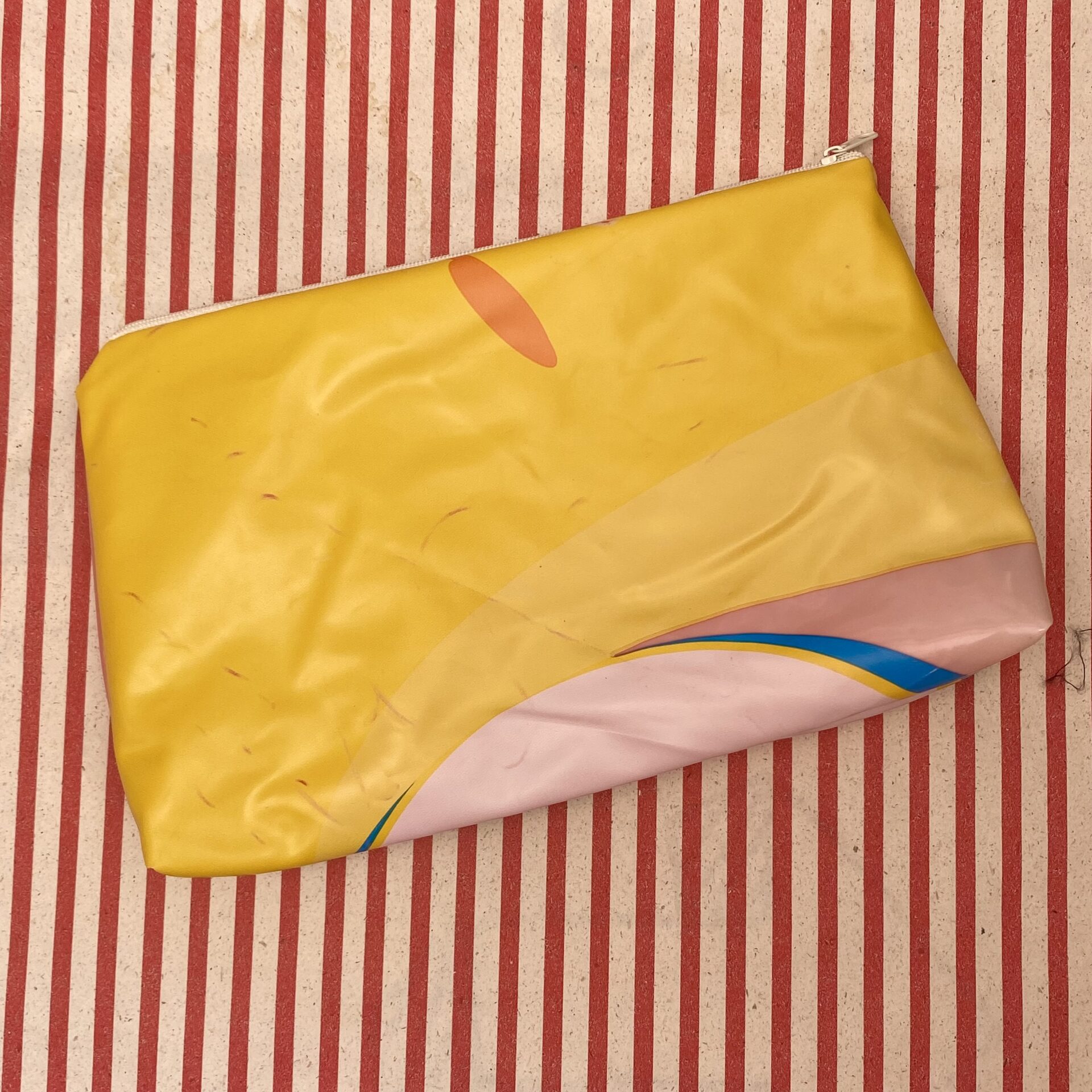 Upcycling Tasche aus aufblasbarem Vogel - Auge