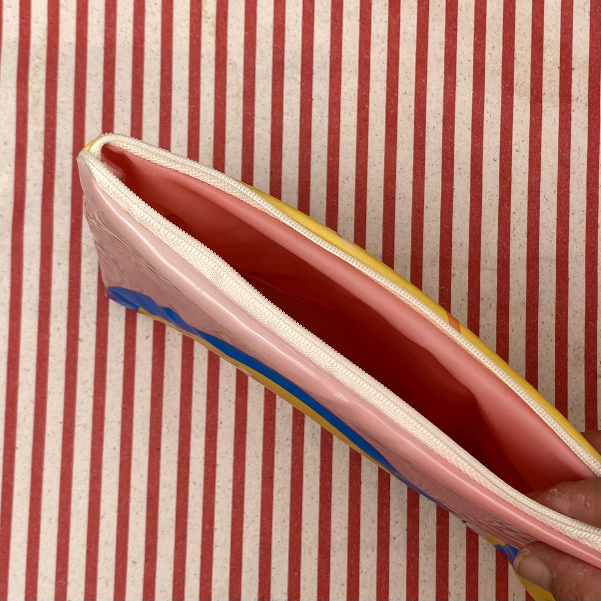 Upcycling Tasche aus aufblasbarem Vogel - Auge