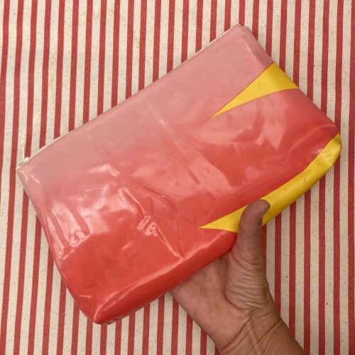 Upcycling Kosmetiktasche/ Wetbag aus aufblasbarem Schwimmtier Vogel rosa, wasserabweisend