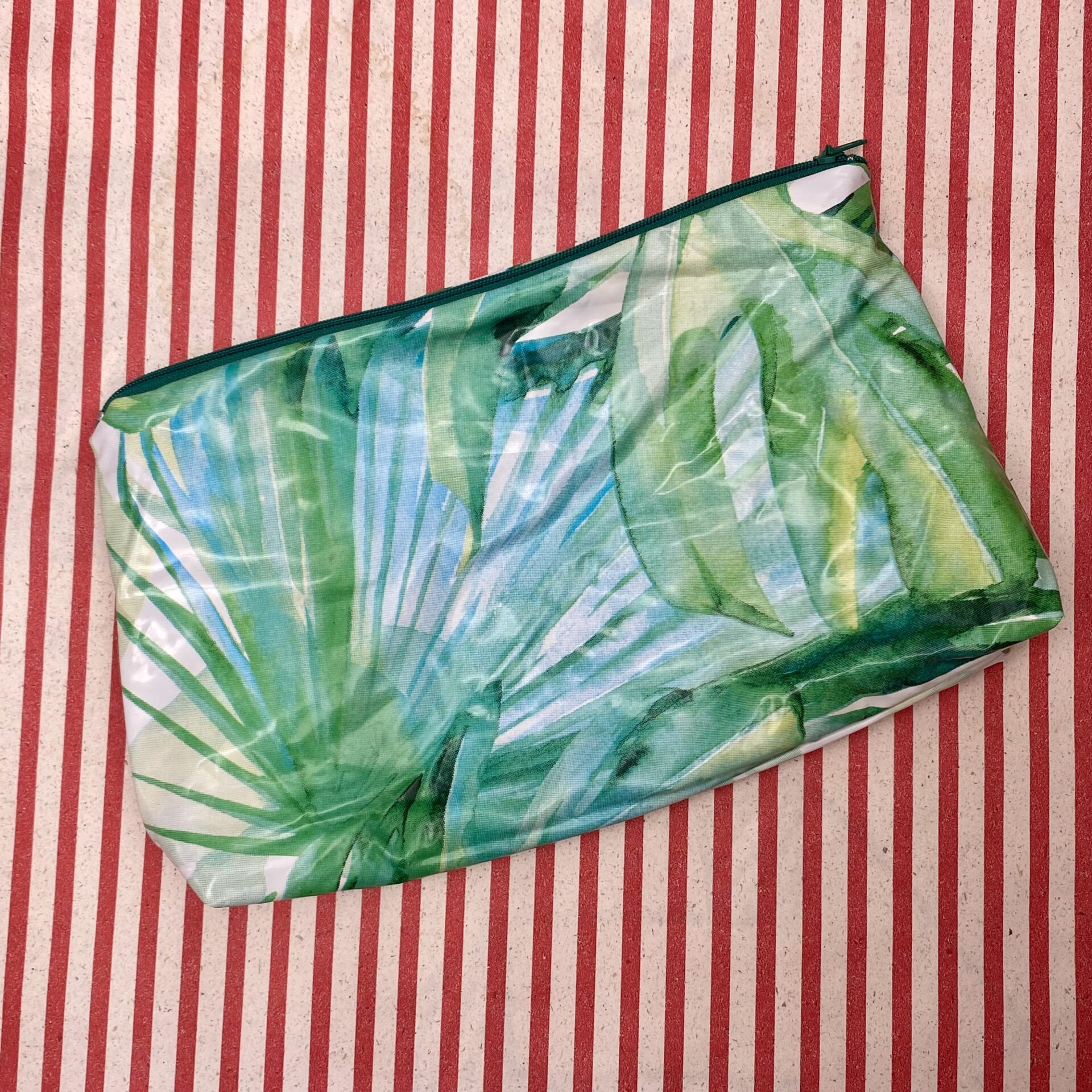 Upcycling Nasstasche/ Wetbag aus aufblasbarem Schwimmring Blätter