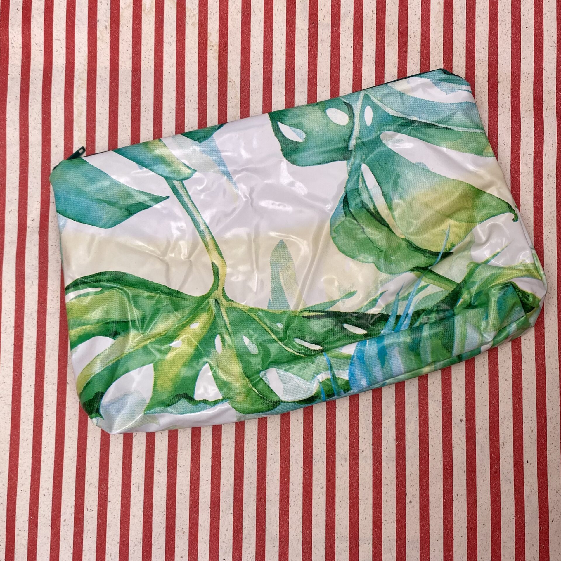 Upcycling Nasstasche/ Wetbag aus aufblasbarem Schwimmring Blätter
