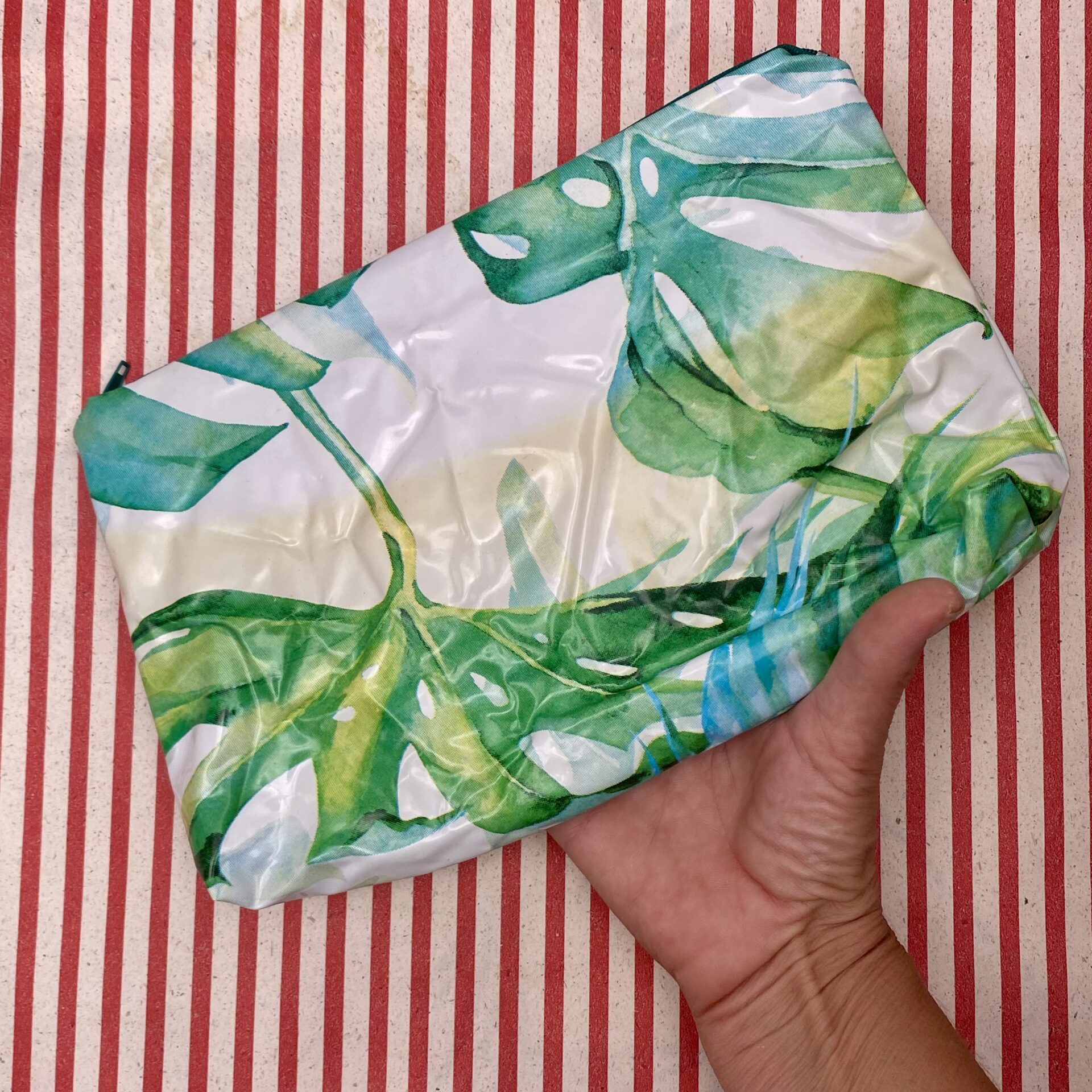 Upcycling Nasstasche/ Wetbag aus aufblasbarem Schwimmring Blätter