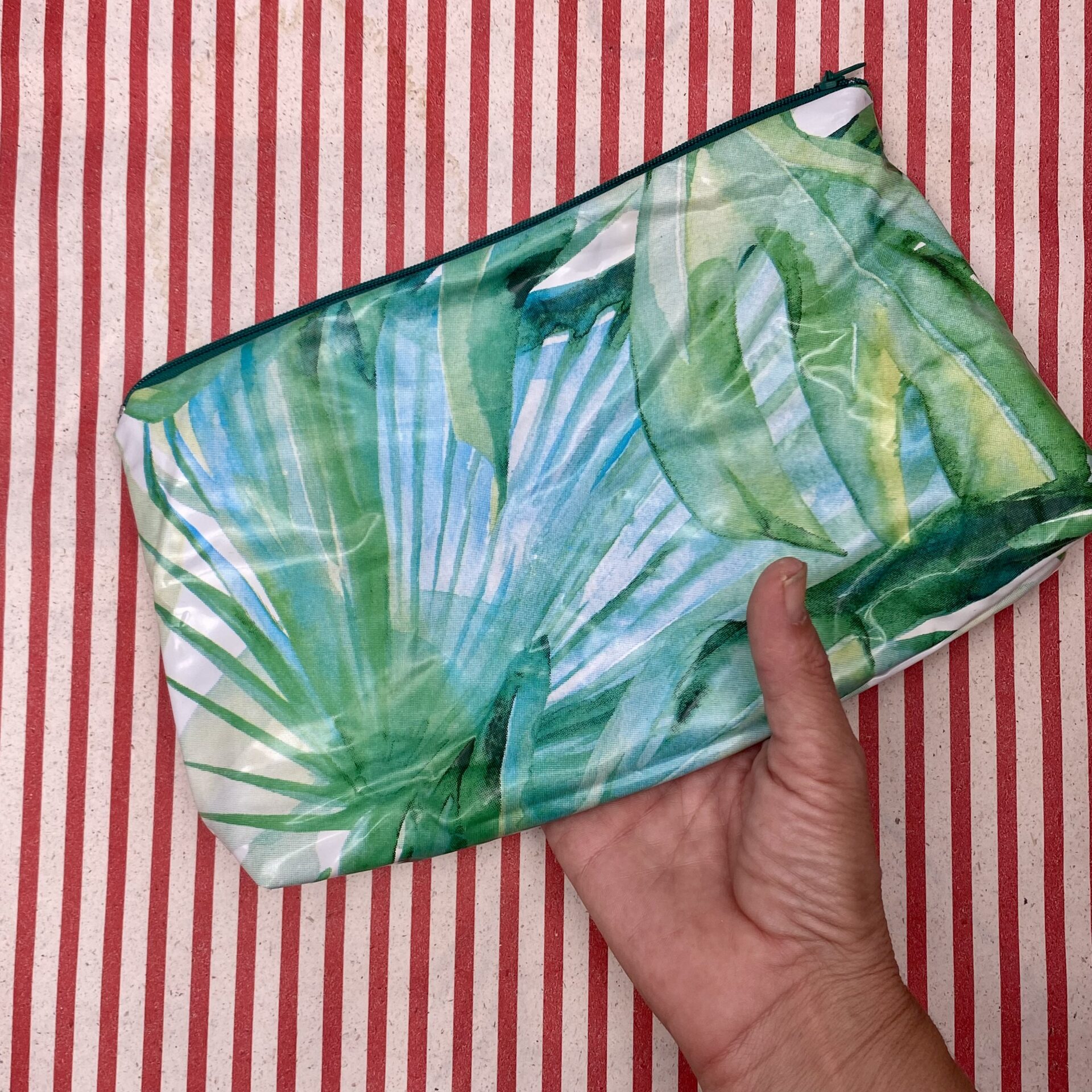 Upcycling Nasstasche/ Wetbag aus aufblasbarem Schwimmring Blätter