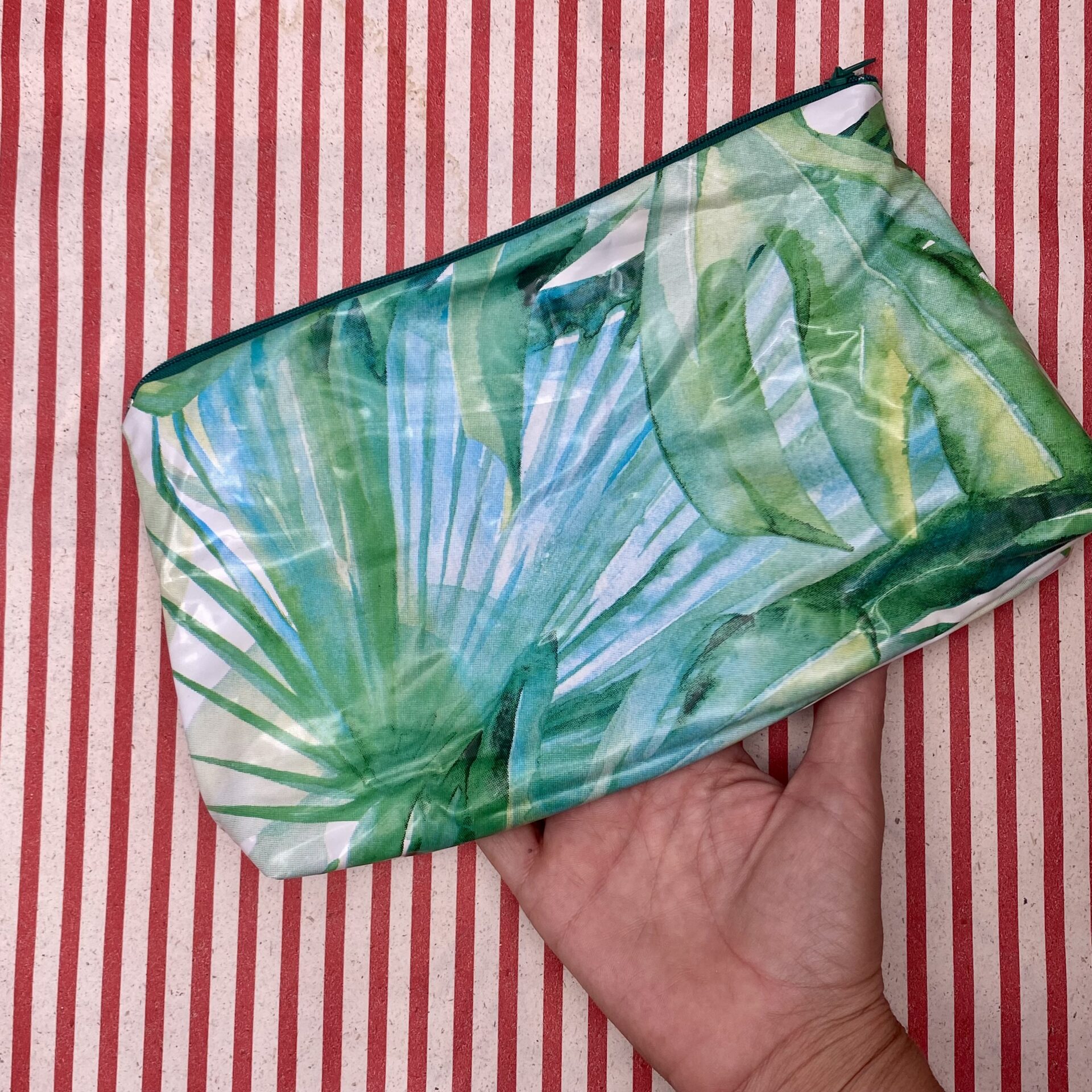 Upcycling Nasstasche/ Wetbag aus aufblasbarem Schwimmring Blätter