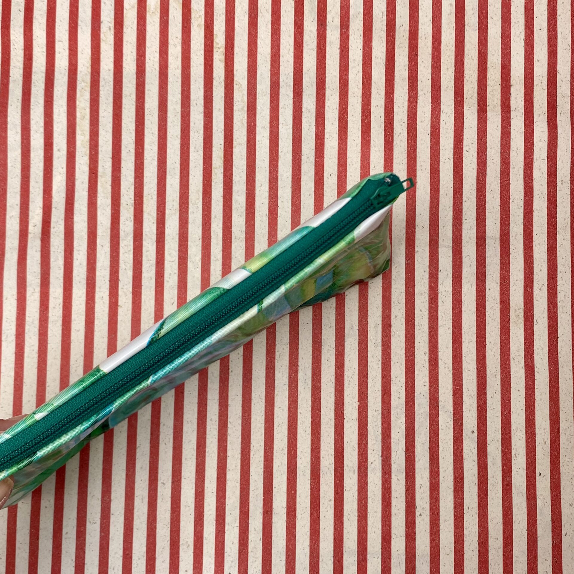 Upcycling Nasstasche/ Wetbag aus aufblasbarem Schwimmring Blätter