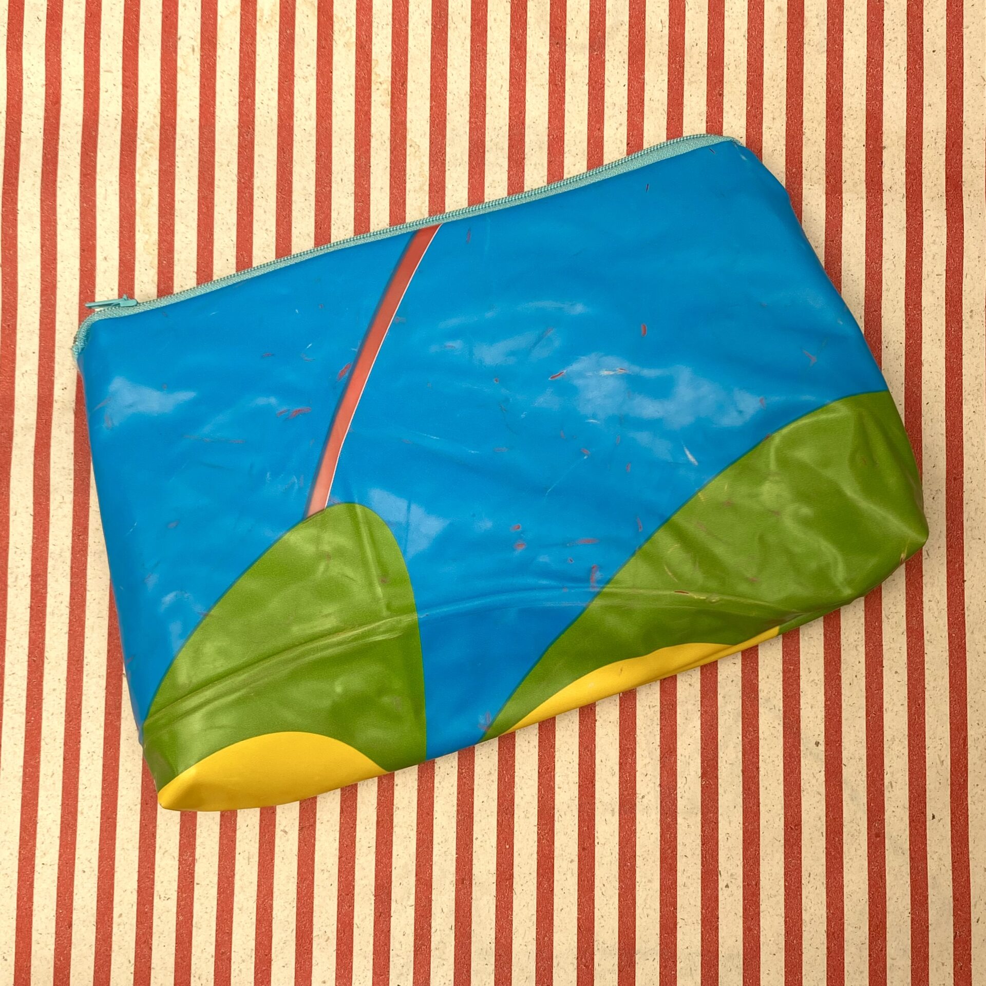 Upcycling Nasstasche/ Wetbag aus aufblasbarer Badeinsel Vogel, wasserabweisend
