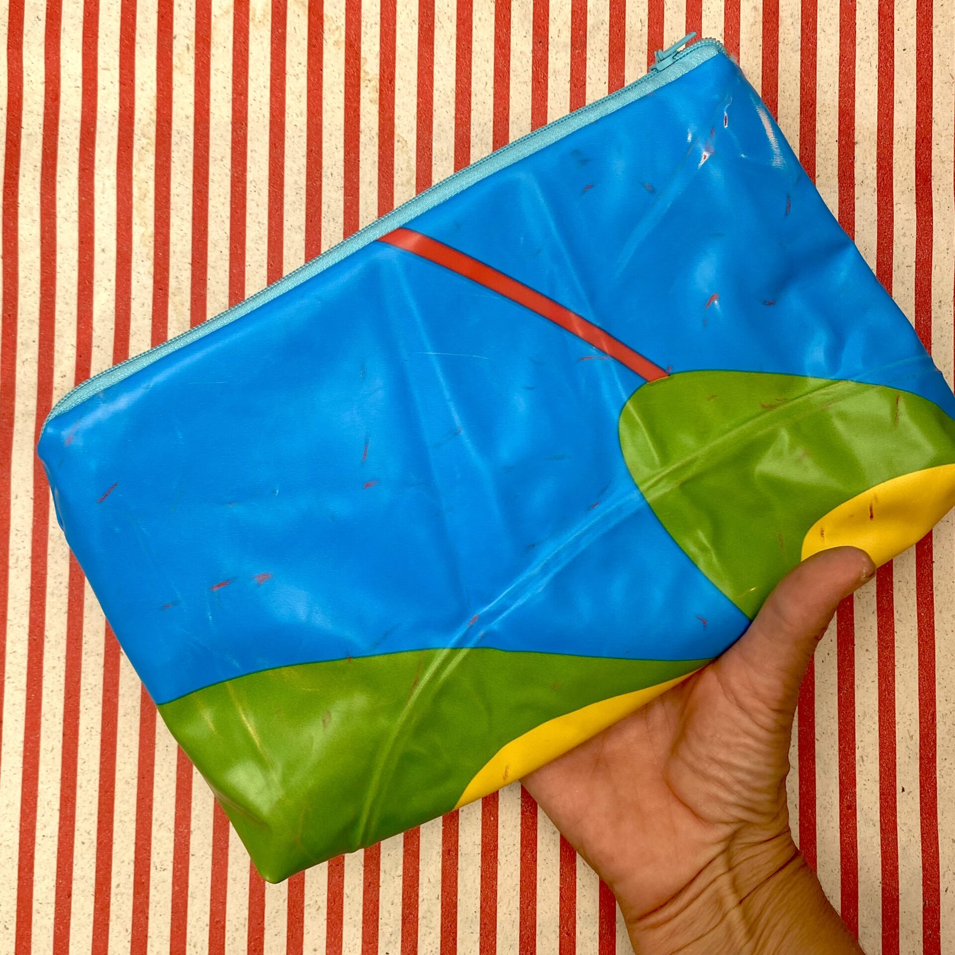 Upcycling Nasstasche/ Wetbag aus aufblasbarer Badeinsel Vogel, wasserabweisend