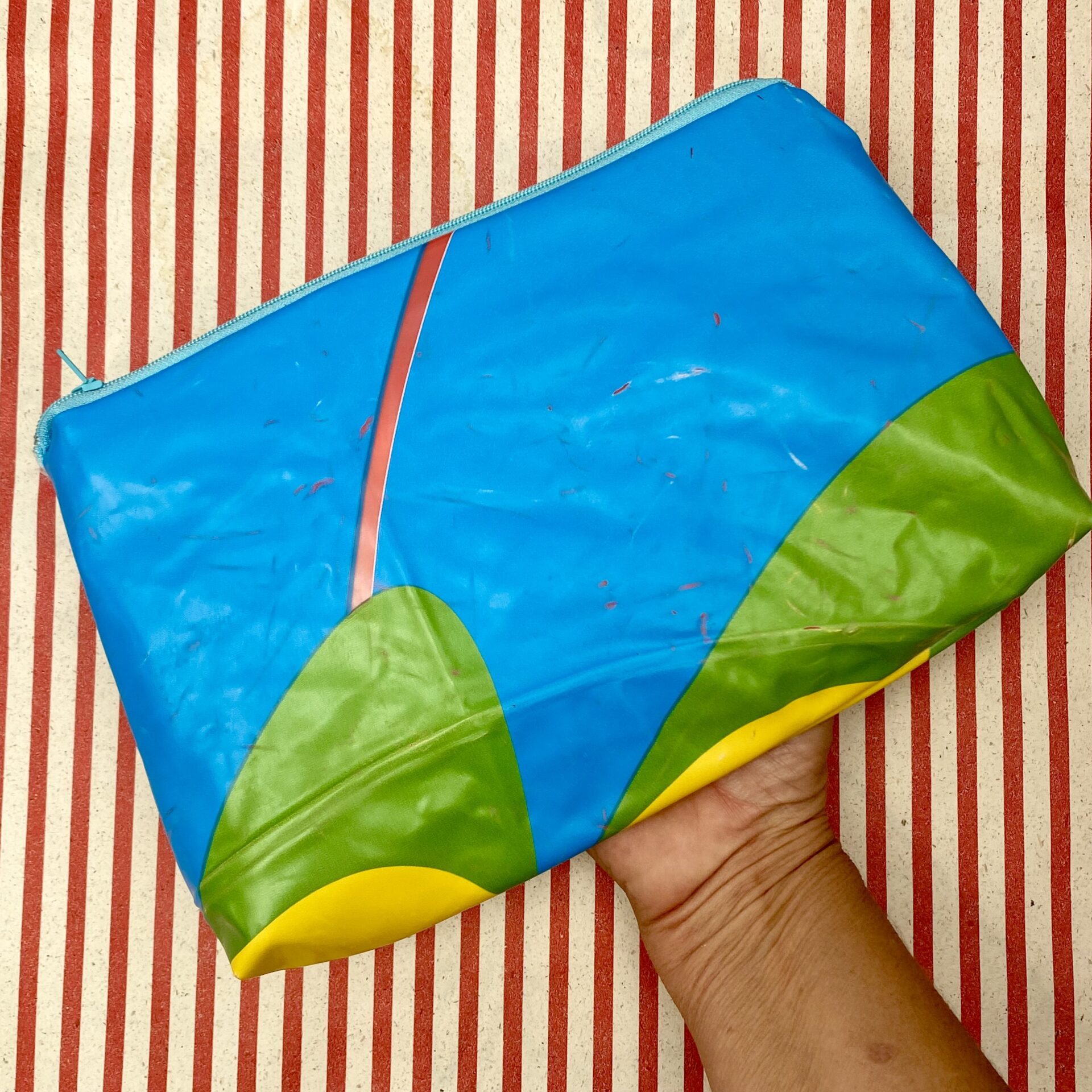 Upcycling Nasstasche/ Wetbag aus aufblasbarer Badeinsel Vogel, wasserabweisend