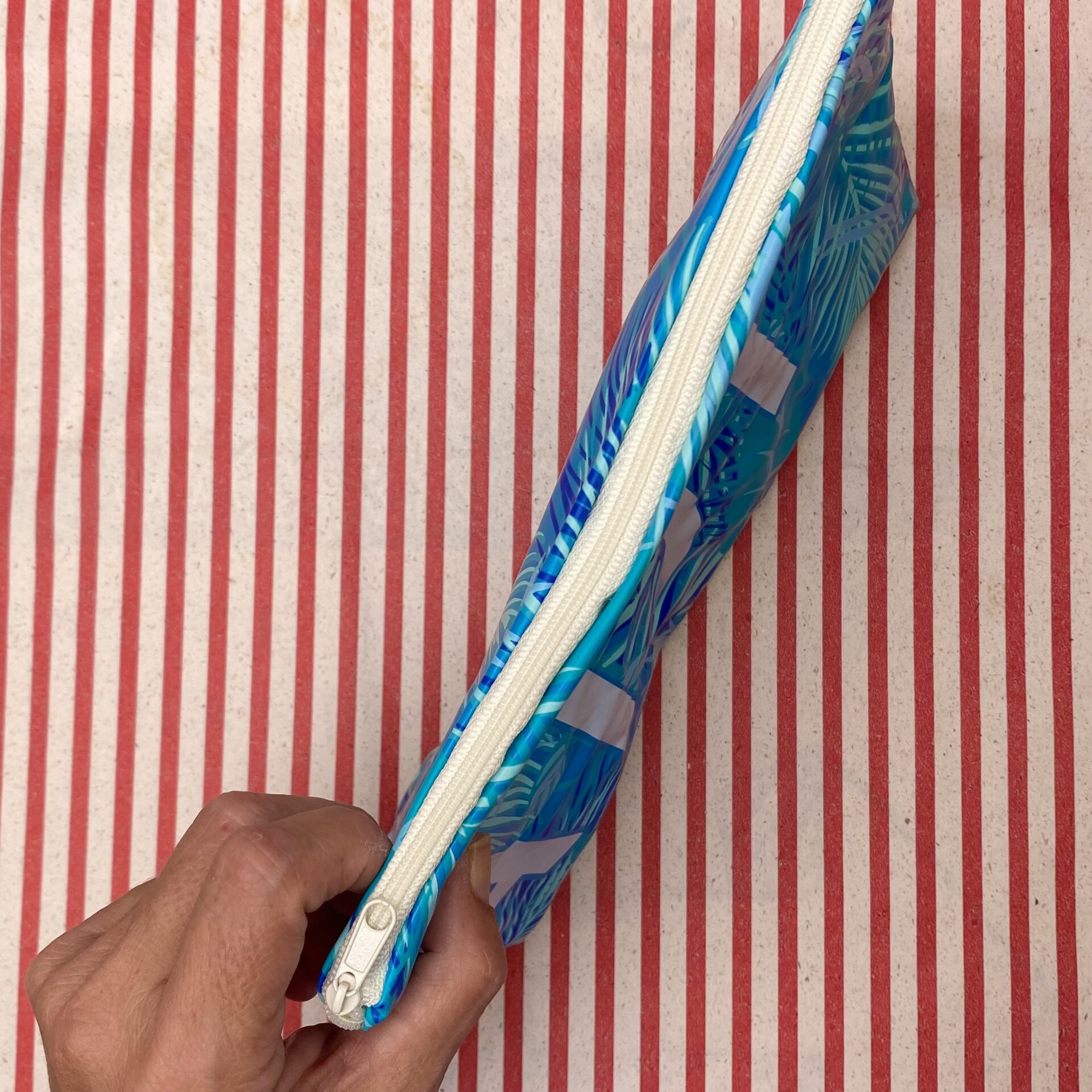 Upcycling Nasstasche/ Wetbag aus Schwimmring, AIJI, Blätter türkis, wasserabweisend